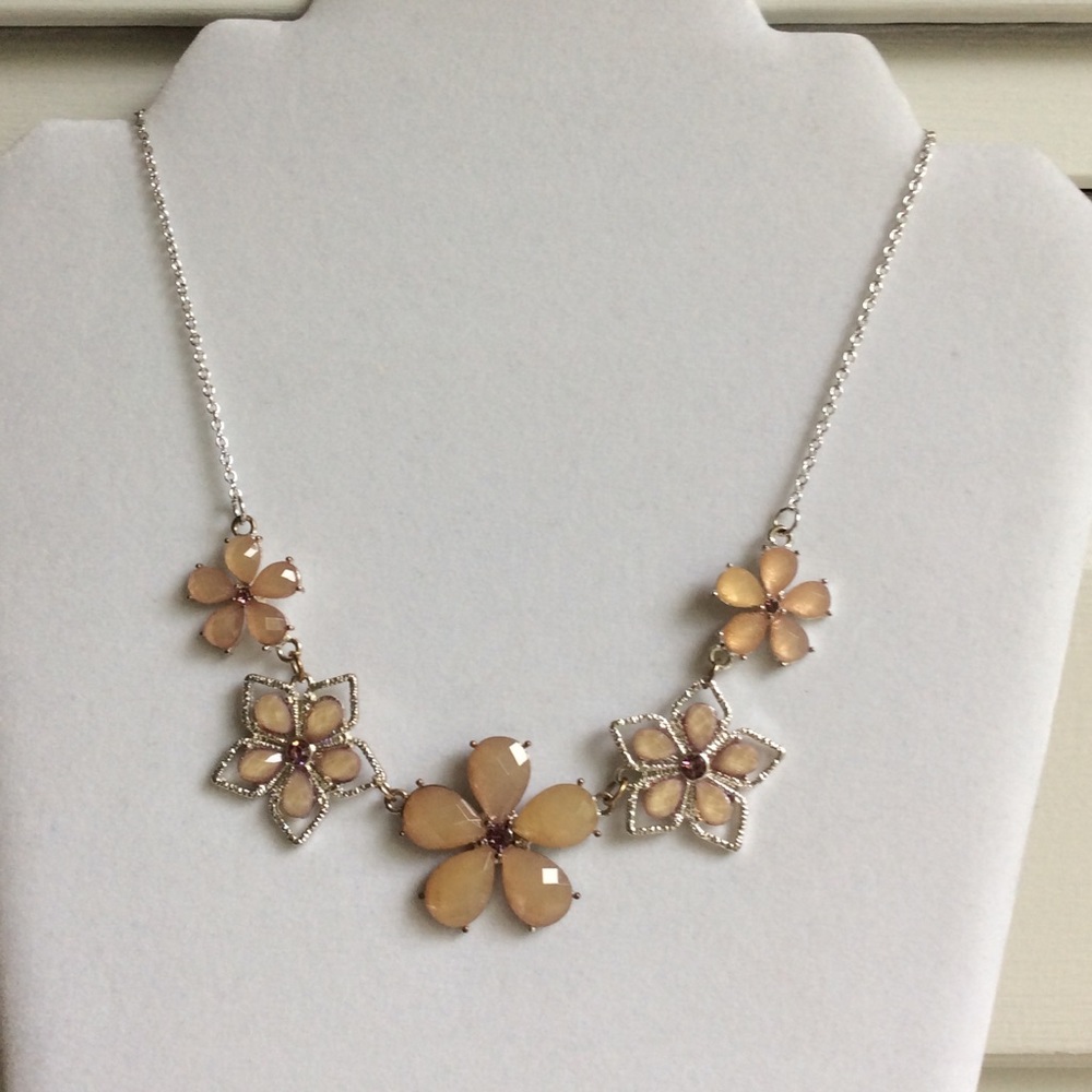 Flower Necklace w/Stones.  Beautiful - Picture 7 of 7
